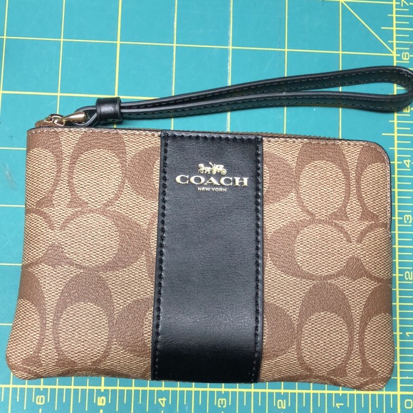 Signature coach zippered change purse and brown brand new with tags - Picture 9 of 9